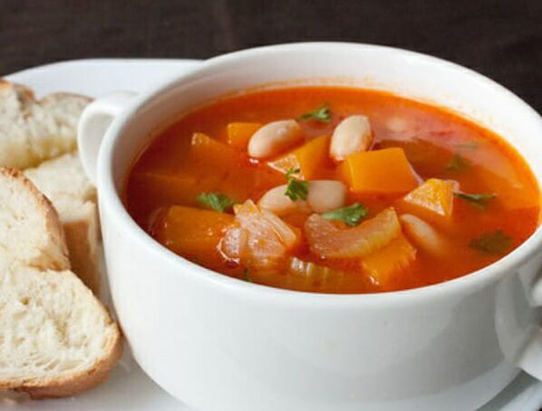 A sopa de aipo é um prato forte em uma dieta saudável para perda de peso