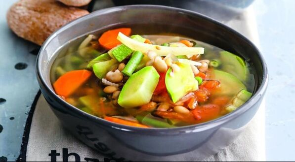 Sopa de legumes - um primeiro prato simples no menu de dieta Maggi
